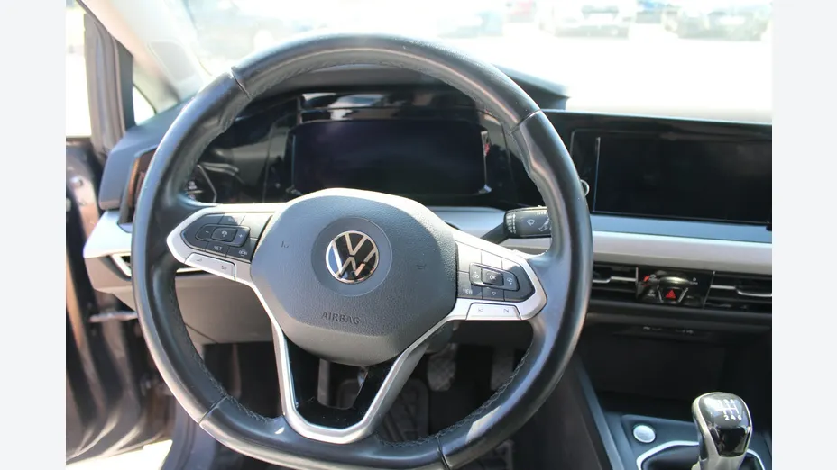 VOLKSWAGEN Golf -