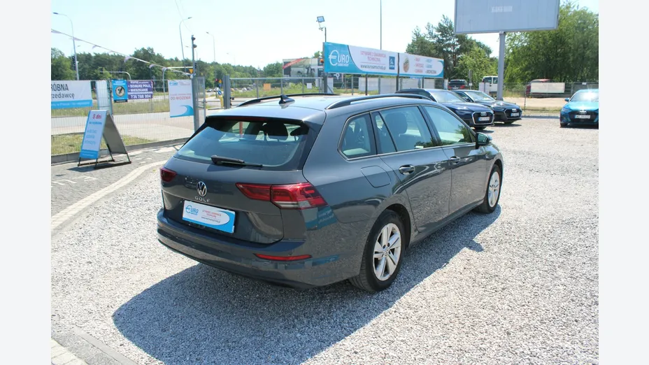VOLKSWAGEN Golf -