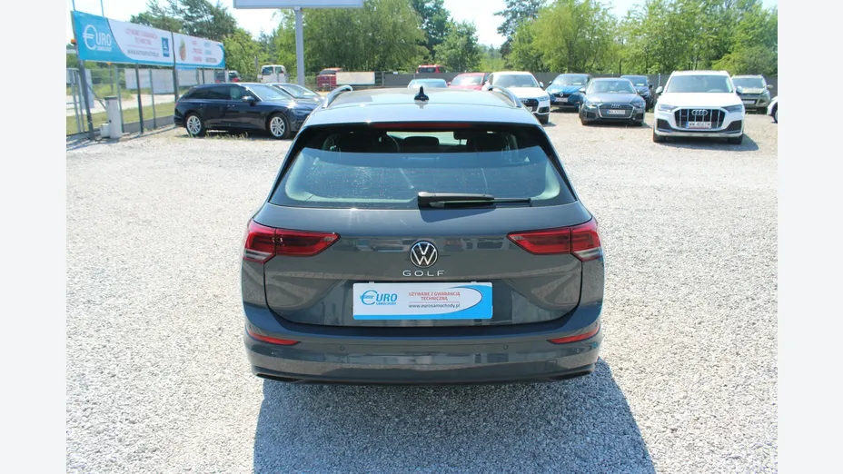 VOLKSWAGEN Golf -