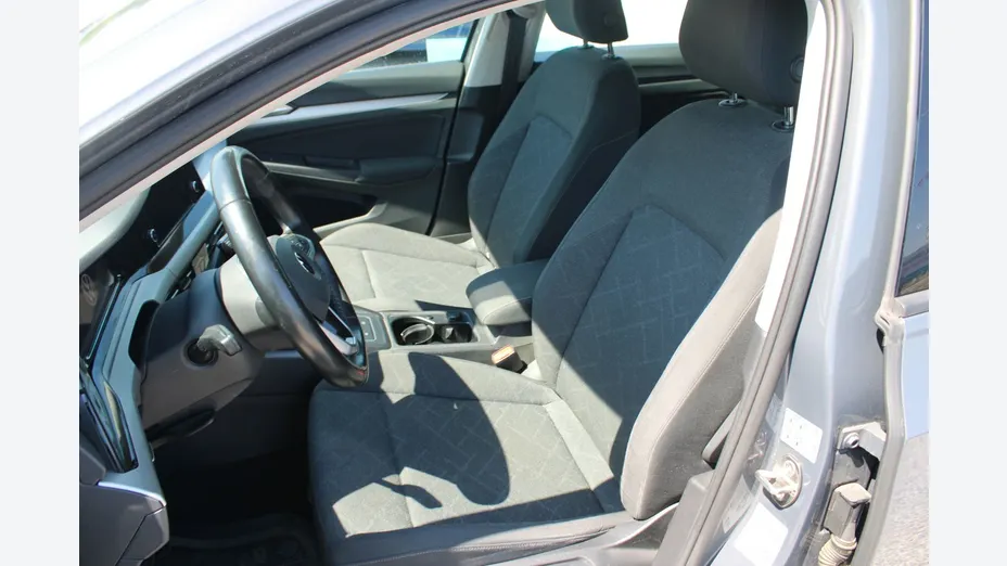 VOLKSWAGEN Golf -