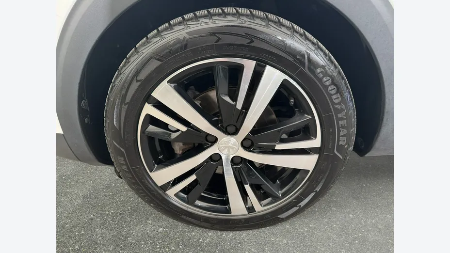 PEUGEOT 3008 -