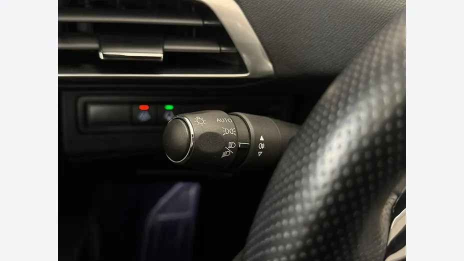PEUGEOT 3008 -