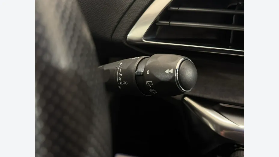 PEUGEOT 3008 -