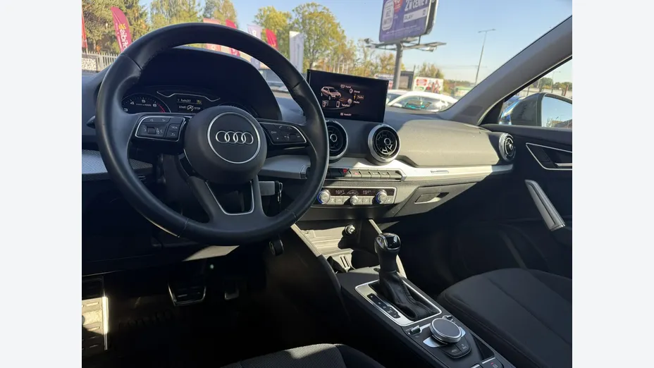 AUDI Q2 -