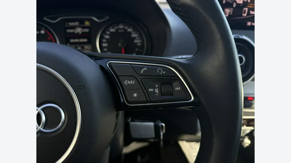 AUDI Q2 -