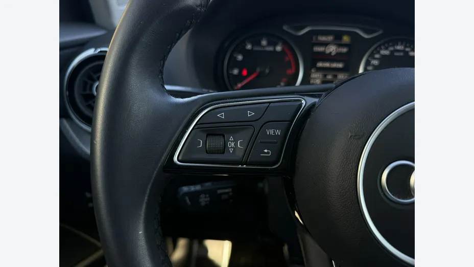 AUDI Q2 -