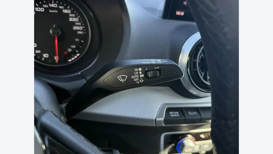AUDI Q2 -