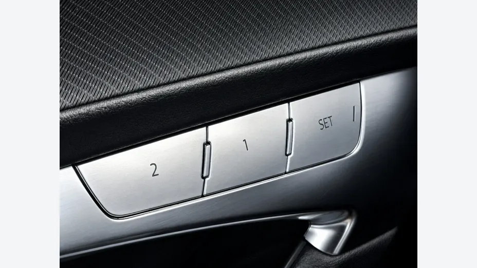 AUDI A6 -