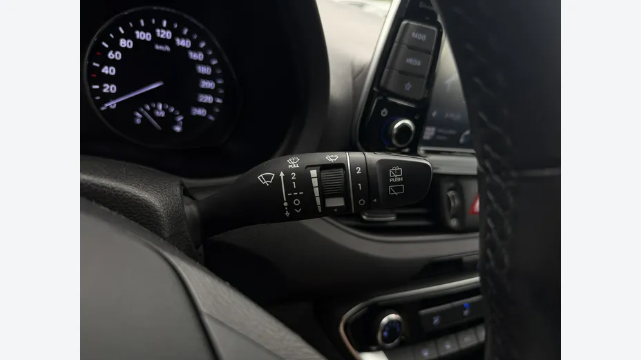 HYUNDAI i30 -