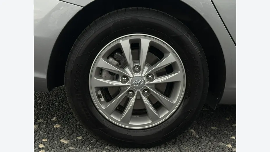 HYUNDAI i30 -