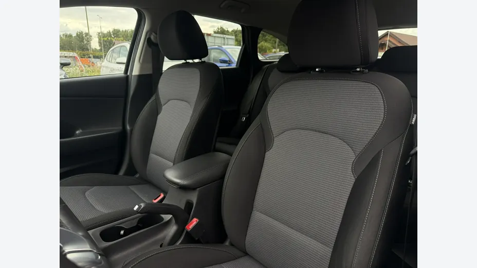 HYUNDAI i30 -