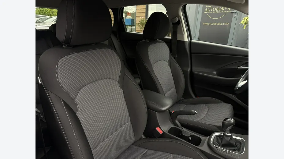 HYUNDAI i30 -