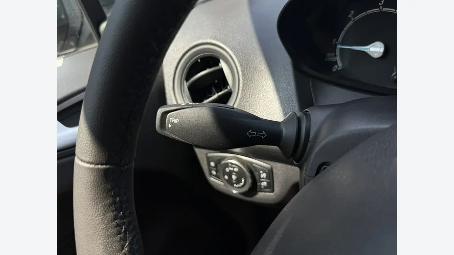 FORD Transit Courier -