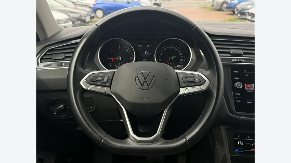 VOLKSWAGEN Tiguan -
