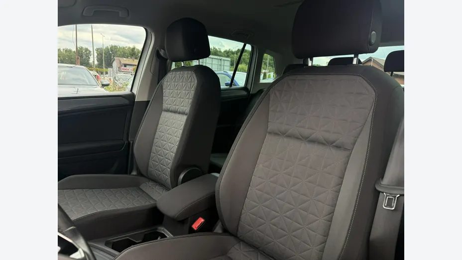 VOLKSWAGEN Tiguan -