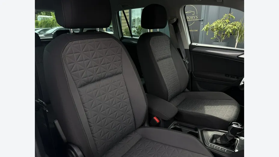 VOLKSWAGEN Tiguan -