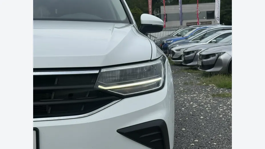 VOLKSWAGEN Tiguan -