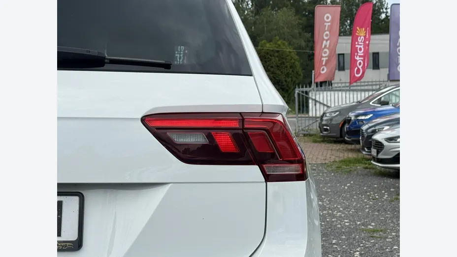 VOLKSWAGEN Tiguan -