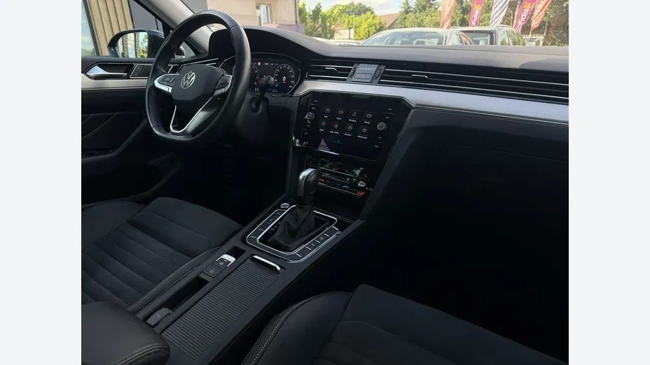 VOLKSWAGEN Passat -