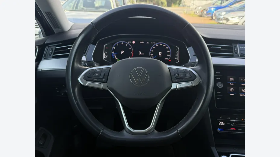 VOLKSWAGEN Passat -