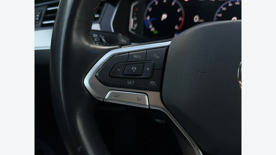 VOLKSWAGEN Passat -