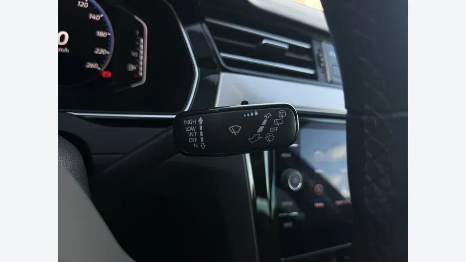 VOLKSWAGEN Passat -