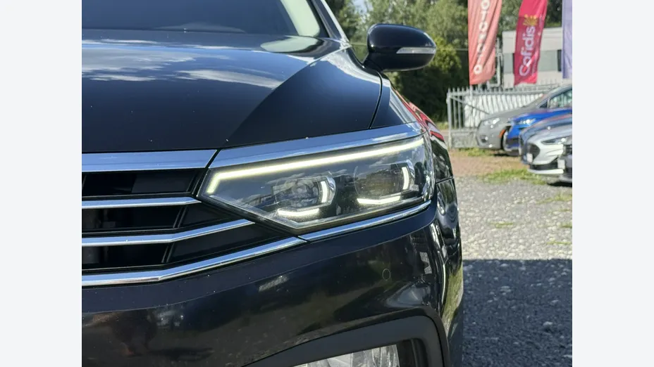 VOLKSWAGEN Passat -