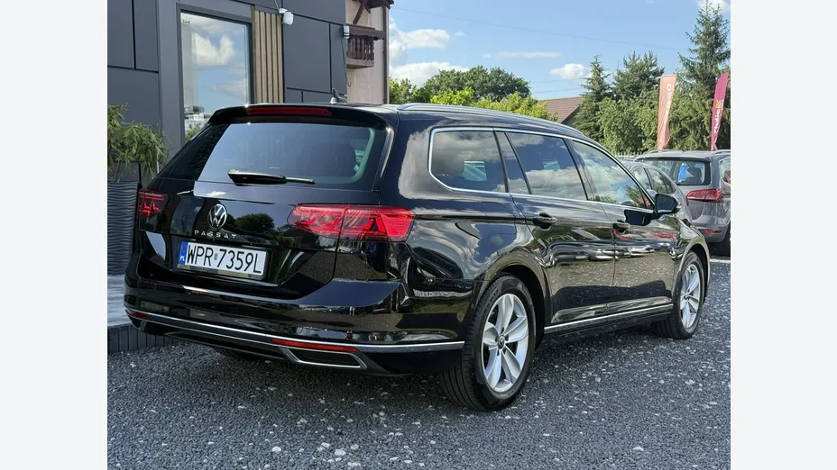 VOLKSWAGEN Passat -