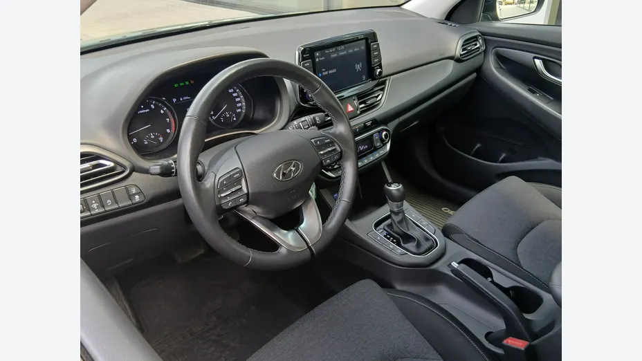 HYUNDAI i30 -