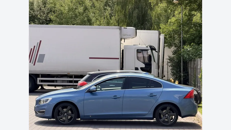VOLVO S60 -