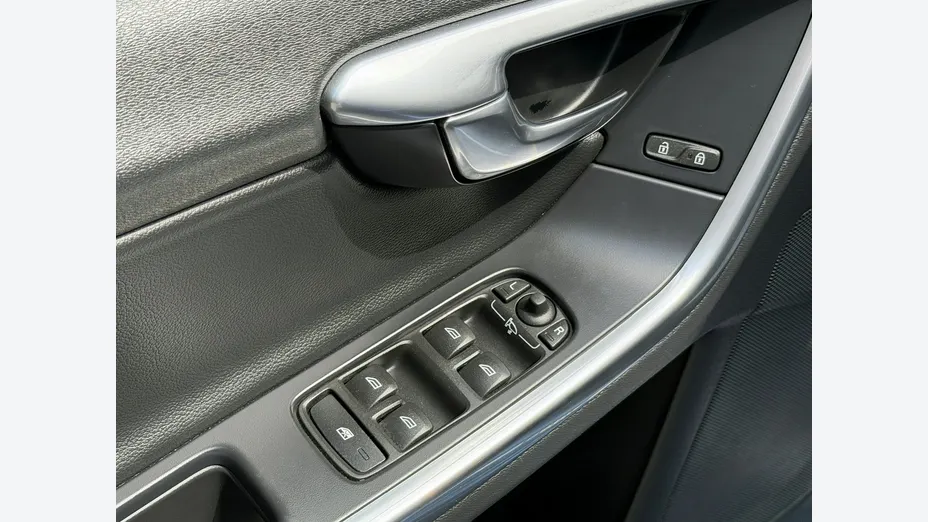 VOLVO S60 -