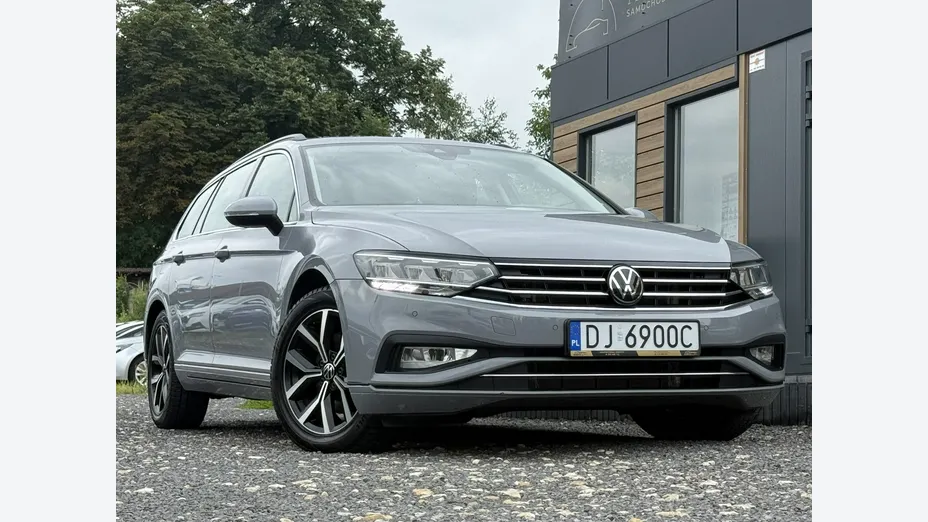 VOLKSWAGEN Passat -