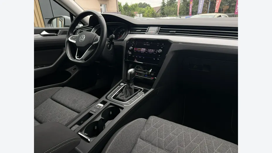 VOLKSWAGEN Passat -