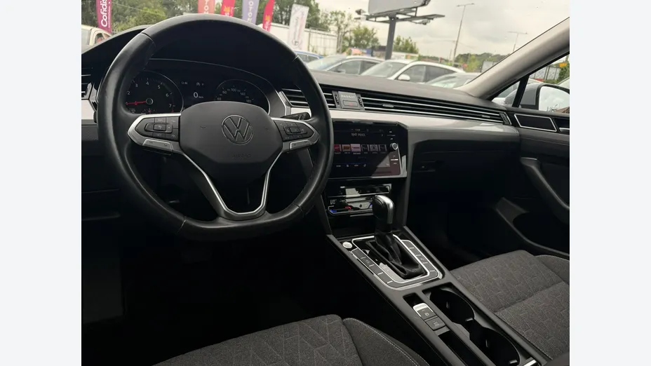 VOLKSWAGEN Passat -