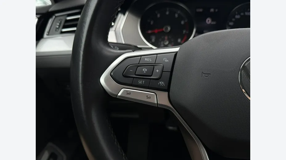 VOLKSWAGEN Passat -