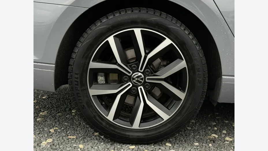VOLKSWAGEN Passat -
