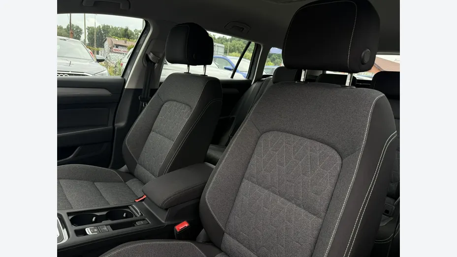 VOLKSWAGEN Passat -