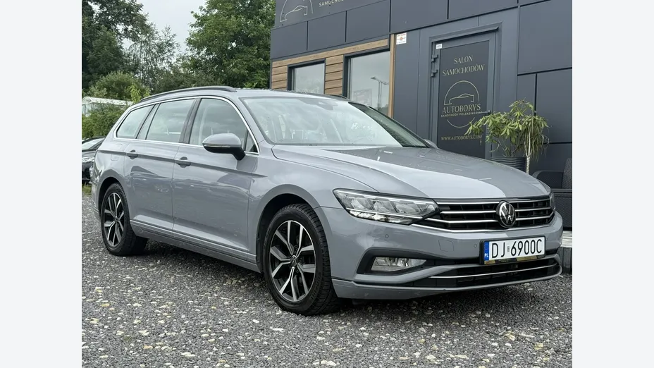 VOLKSWAGEN Passat -