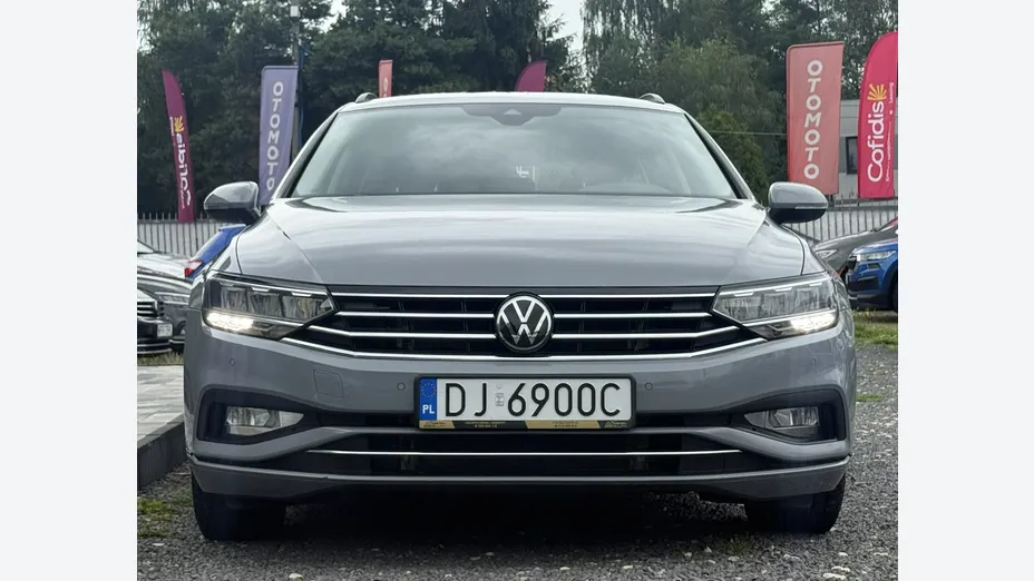 VOLKSWAGEN Passat -