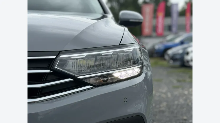 VOLKSWAGEN Passat -