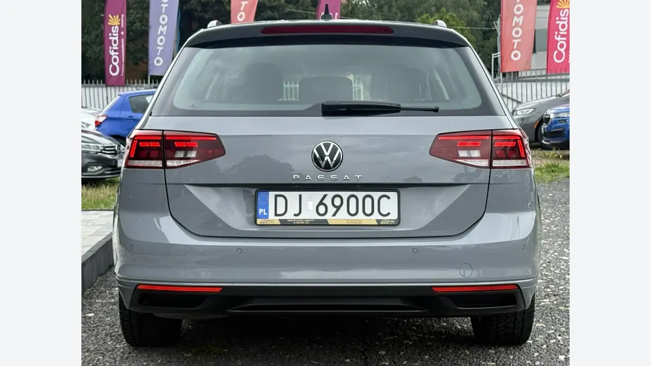 VOLKSWAGEN Passat -