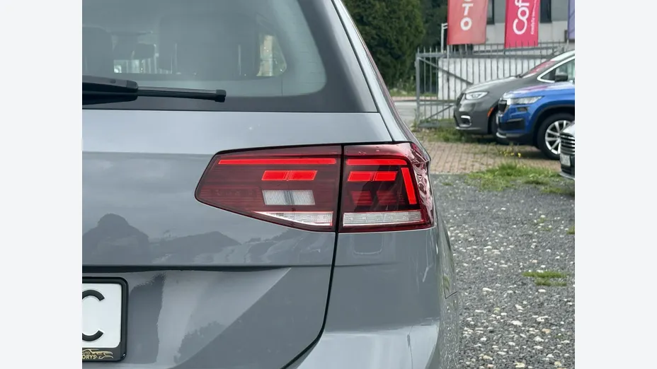 VOLKSWAGEN Passat -