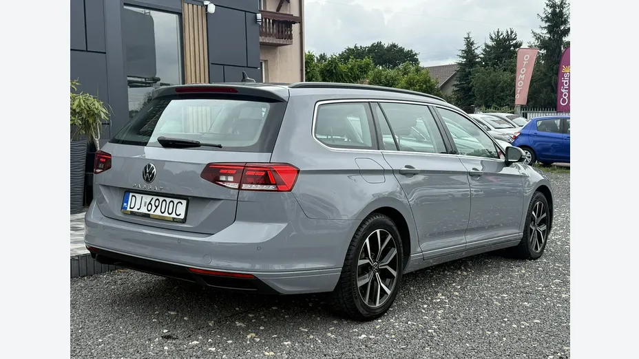 VOLKSWAGEN Passat -