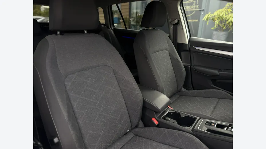 VOLKSWAGEN Golf -