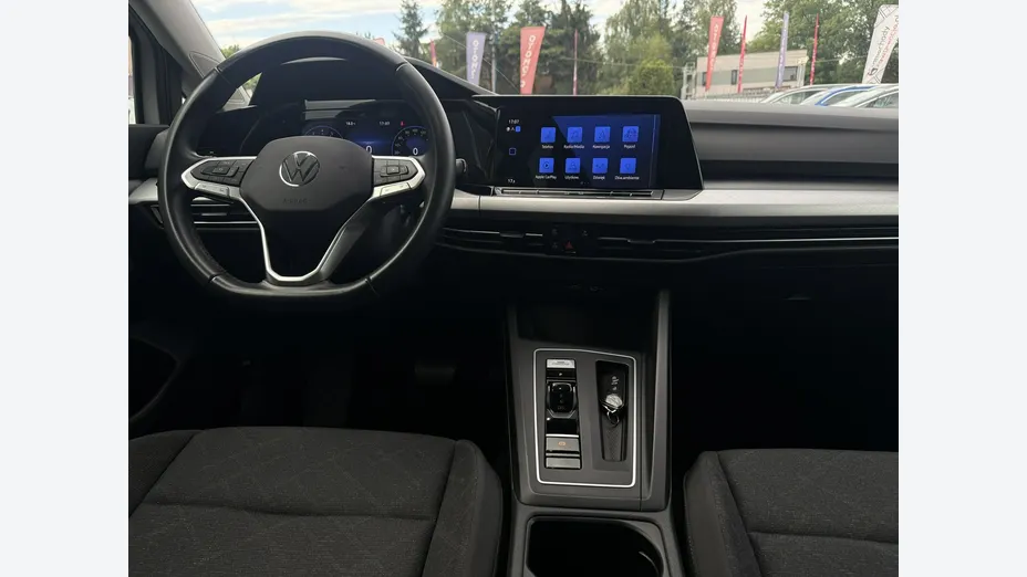 VOLKSWAGEN Golf -