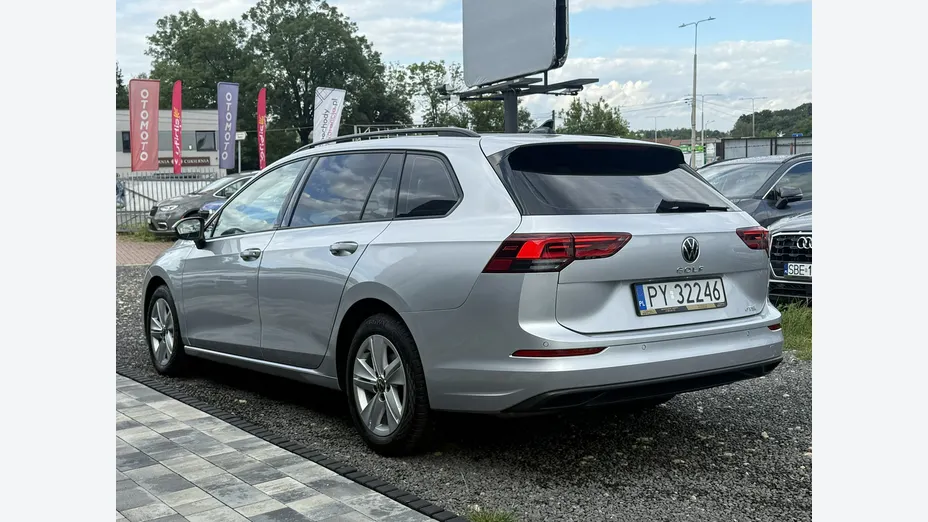 VOLKSWAGEN Golf -