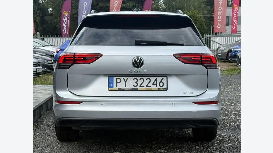 VOLKSWAGEN Golf -