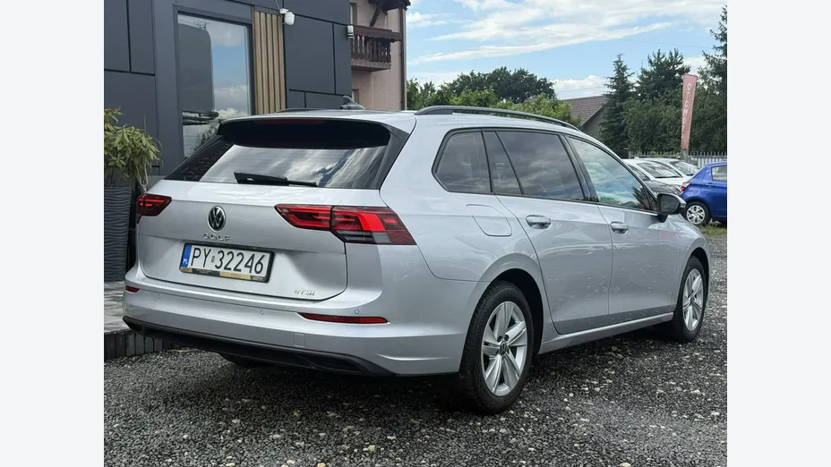VOLKSWAGEN Golf -