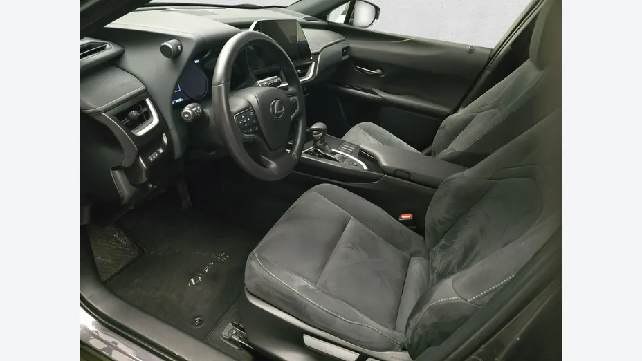 LEXUS UX -