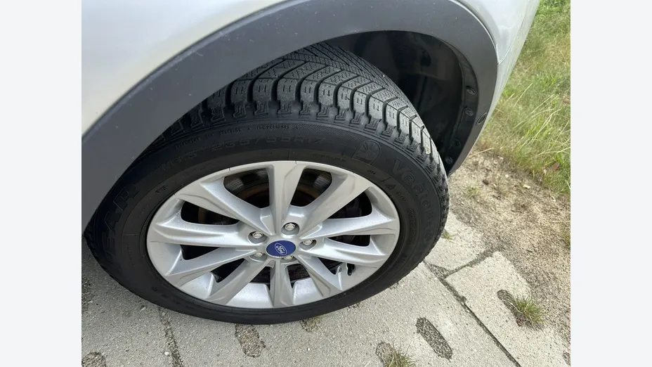 FORD Kuga -